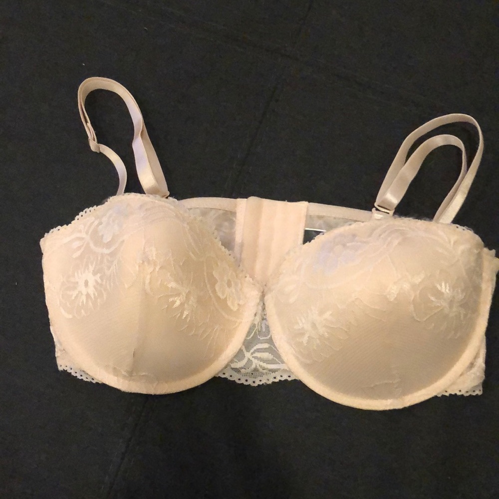 36C Bra with adjustable straps.  Push up Lace Bra with adjustable straps